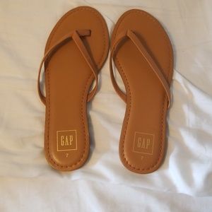Gap flip flops